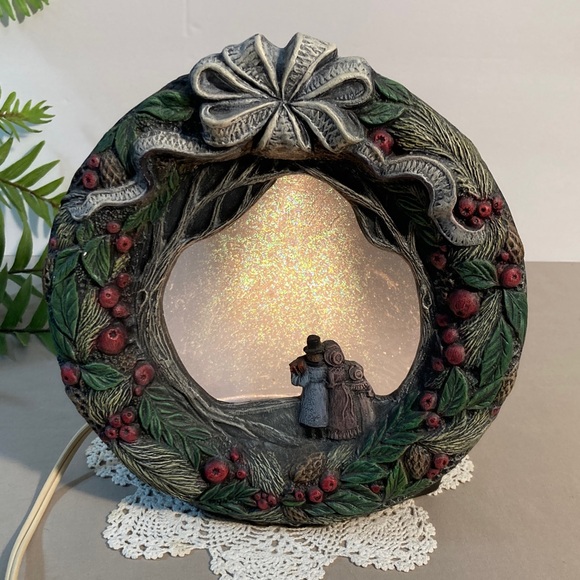 Vintage Ceramic Holiday Wreath Light With Bow And Berries - Picture 9 of 16